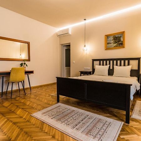 Boutique Rooms With Parking Gran Varadino Esterno foto