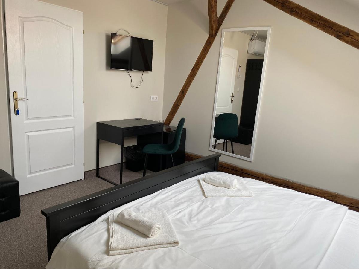 Boutique Rooms With Parking Gran Varadino Esterno foto