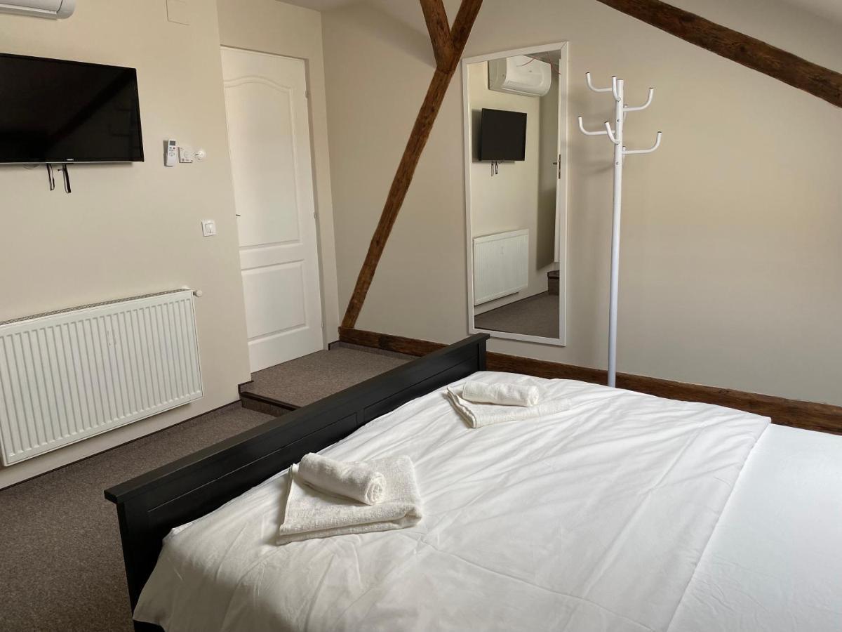 Boutique Rooms With Parking Gran Varadino Esterno foto