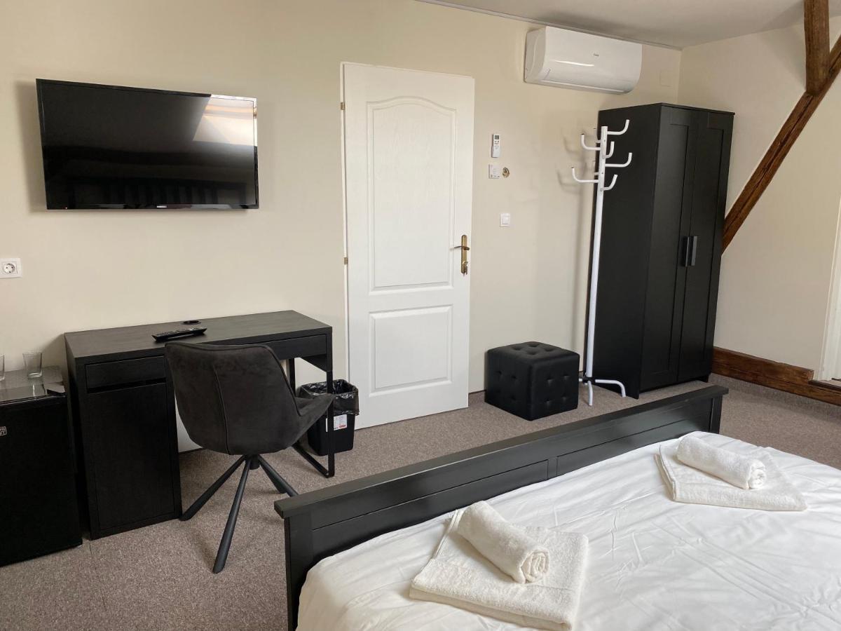 Boutique Rooms With Parking Gran Varadino Esterno foto