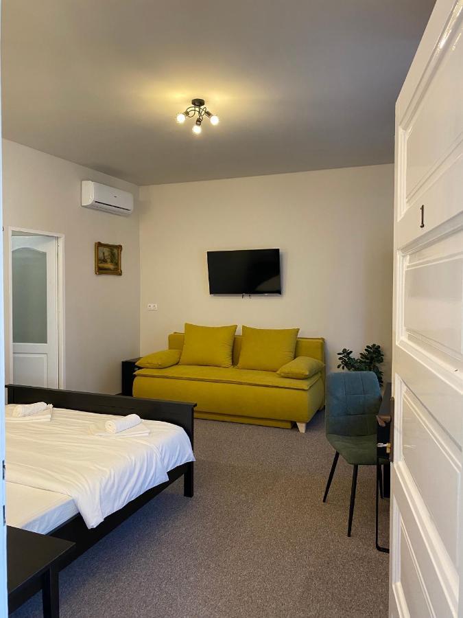 Boutique Rooms With Parking Gran Varadino Esterno foto