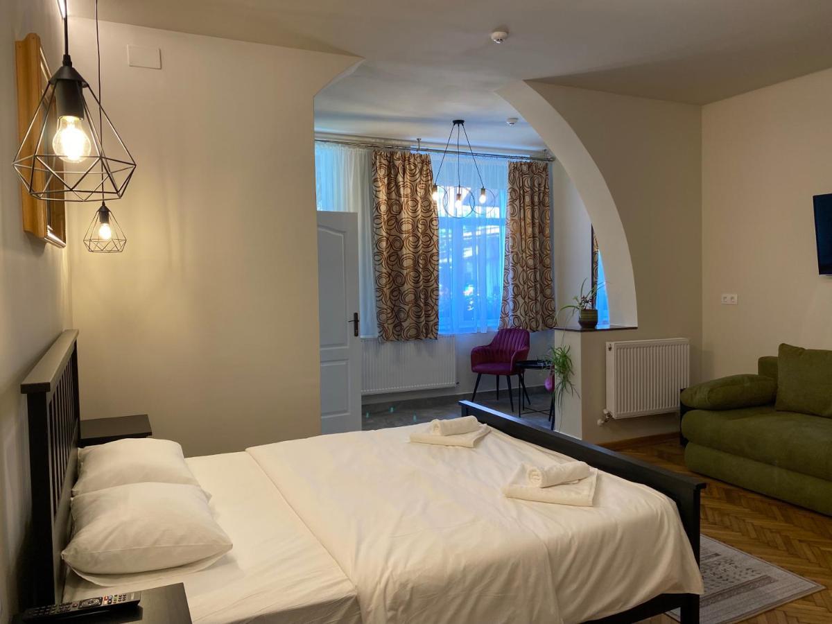 Boutique Rooms With Parking Gran Varadino Esterno foto